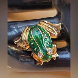 Vintage Signed Avon Green Enamel & Gold Tone Frog Pin Brooch / Tie Tack